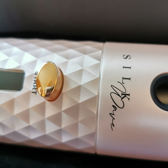 Silk wave delivers perfect curls - Picture 2 of 9